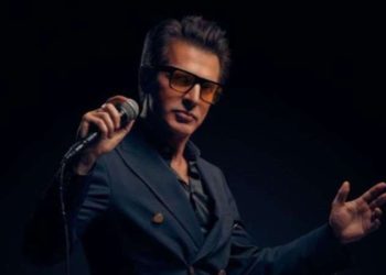 Vitrindeki albümler