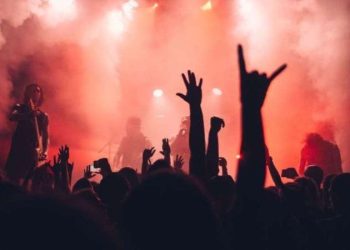 Z kuşağı hastalık izni alıp konsere gitmeye daha yatkın