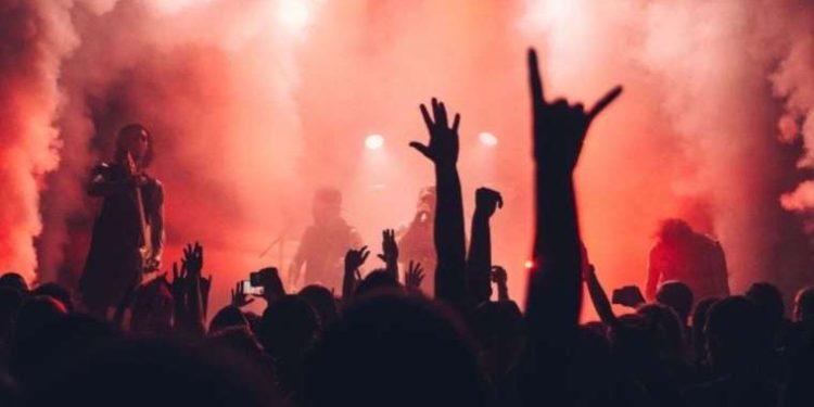 Z kuşağı hastalık izni alıp konsere gitmeye daha yatkın