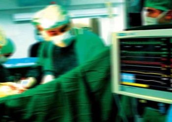 Devlet hastanesinde büyük skandal: Temizlik görevlisi ameliyata girmiş!