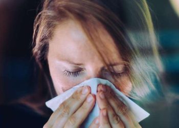 İngiliz sağlık yetkilisi: Covid henüz mevsimsel bir seyir izlemiyor, bizi şaşırtmaya devam edecek