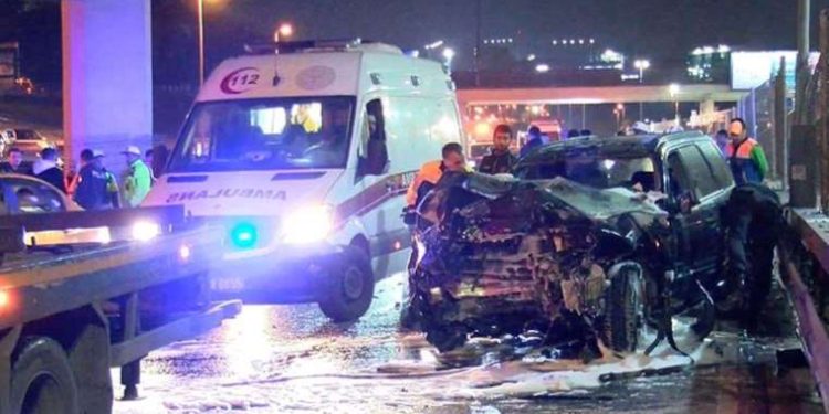 Merter D-100’de, makas atan cip bariyerlere çarpıp alev aldı: 1 ölü, 3 ağır yaralı