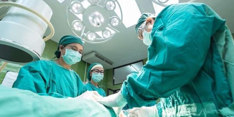 Sağlık Bakanı Koca, bir yılda kaç hastaya kalp nakli yapıldığını açıkladı