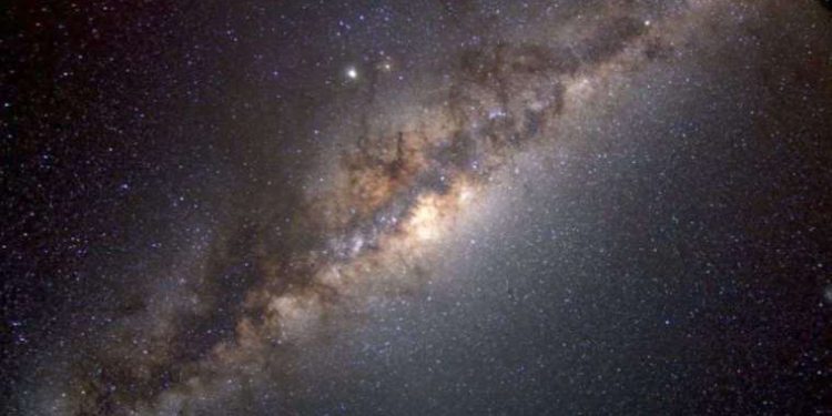 Samanyolu galaksisinin eğri yapısı için bilimden yeni açıklama