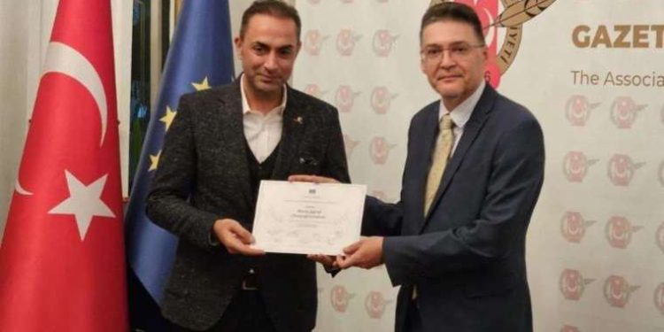 Yazarımız Murat Ağırel ödülünü tutuklu bulunan yazarımız Barış Pehlivan’a adadı