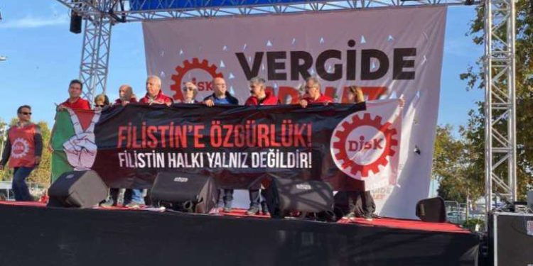 DİSK ‘vergide adalet’ talebiyle Kartal Meydanı’nda miting düzenledi: ‘Az kazanandan az, çok kazanandan çok vergi alınsın’