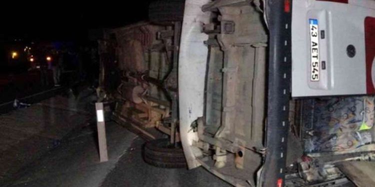 Uşak’ta iki işçi servisi çarpıştı: 28 yaralı