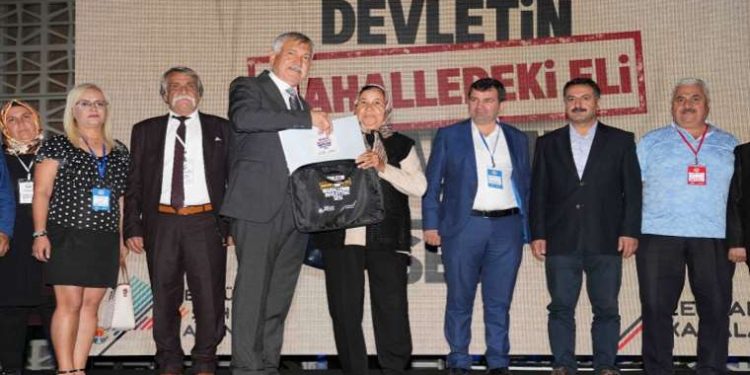 Adana’da görev yapan 830 muhtara bilgisayar verildi