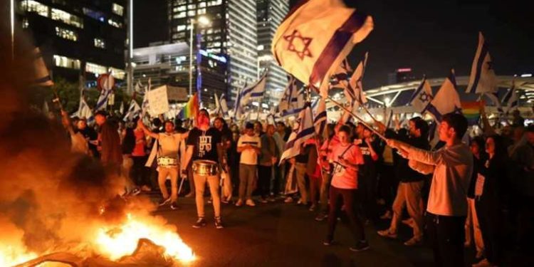 İsrail Savunma Bakanlığı önünde protesto