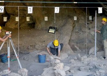 Kahramanmaraş’ta mağara kazısında 12 bin yıllık olduğu düşünülen mezar bulundu